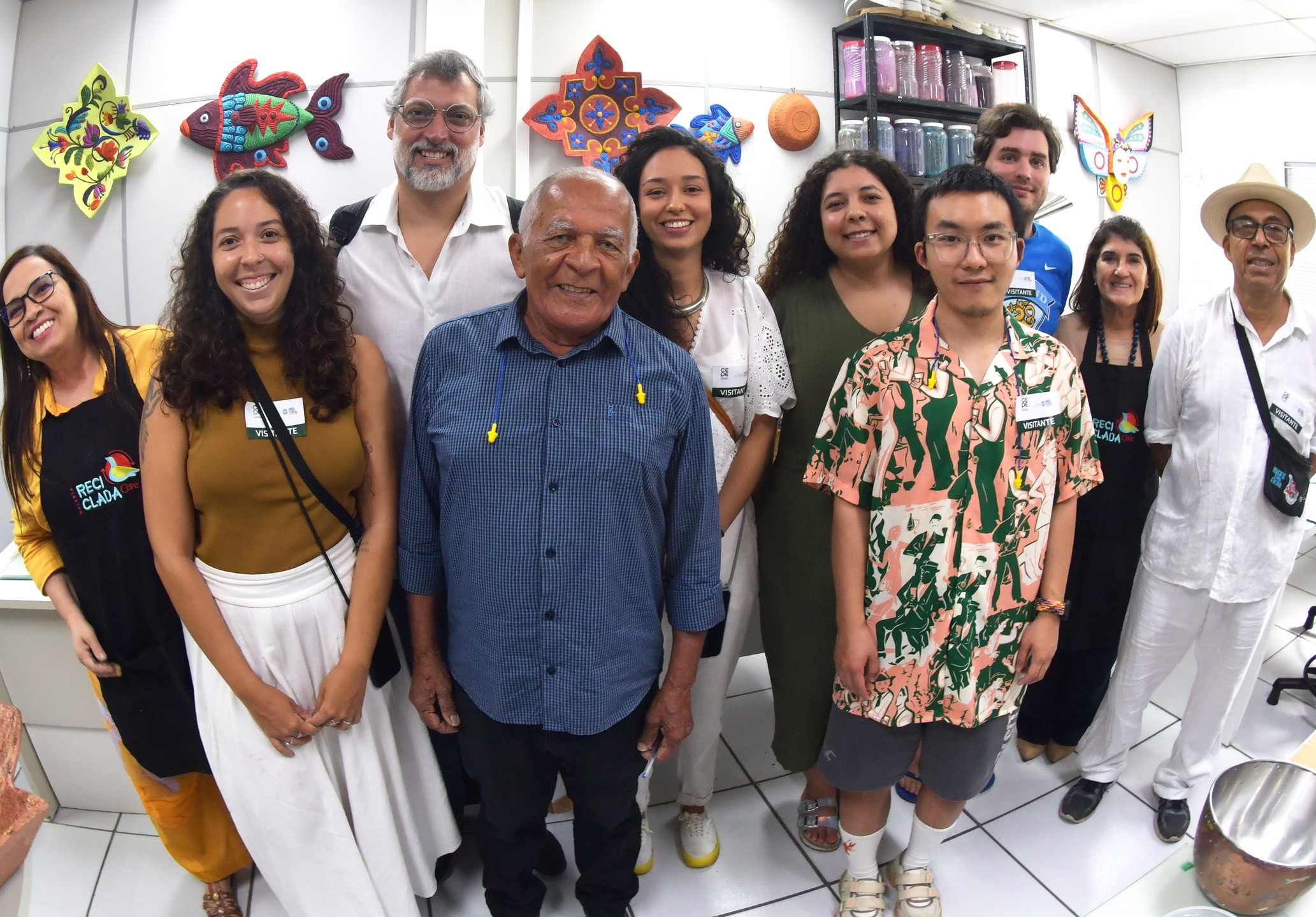 imagem do Artistas que participam de intercâmbio cultural  conhecem o projeto Galeria Reciclada Cepe